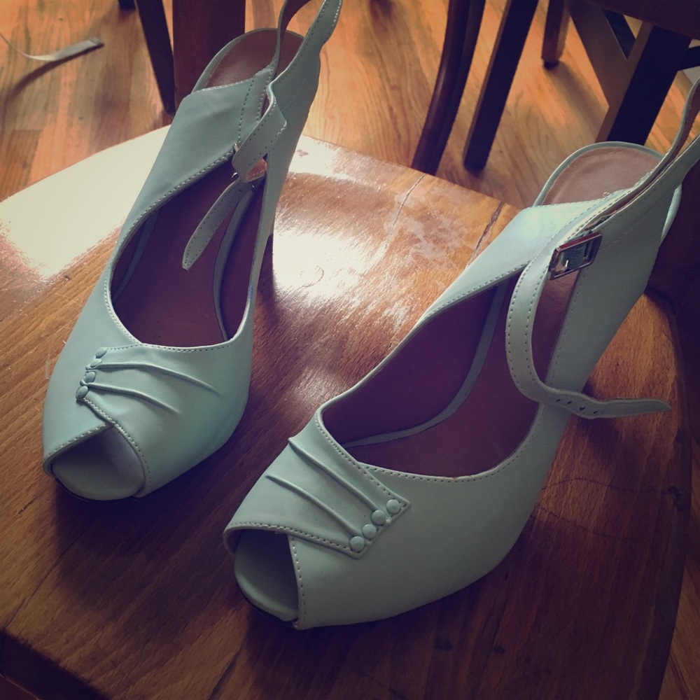 Mint Chelsea and Crew heels